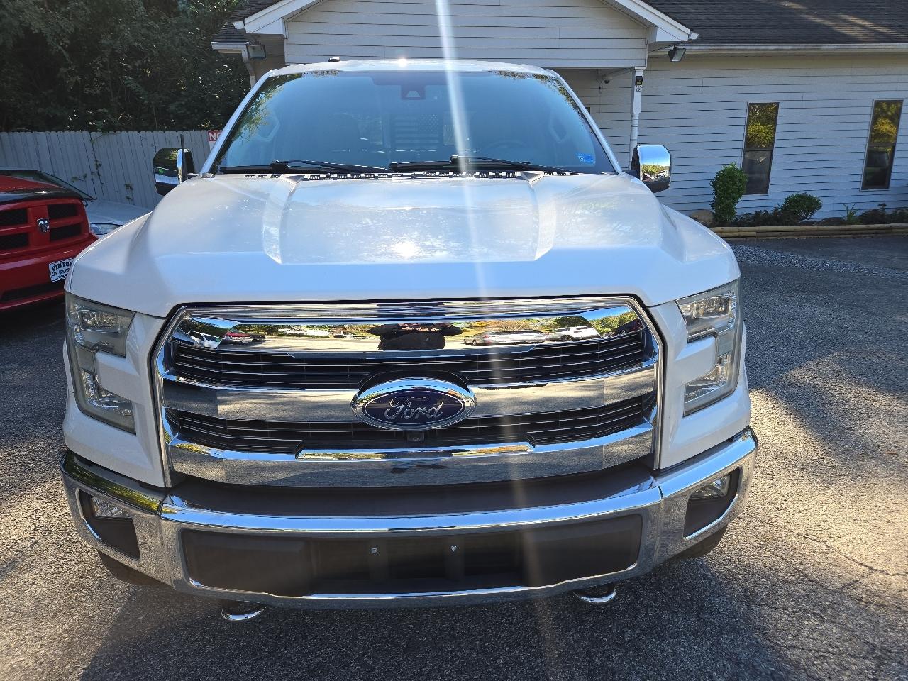 Ford F-150 4WD SuperCrew 145" Lariat 2015