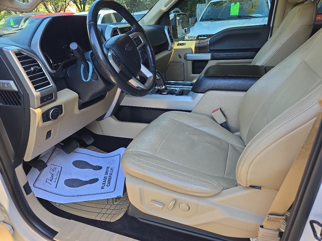Ford F-150 4WD SuperCrew 145" Lariat 2015