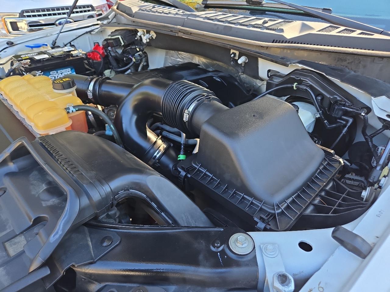 Ford F-150 4WD SuperCrew 145" Lariat 2015