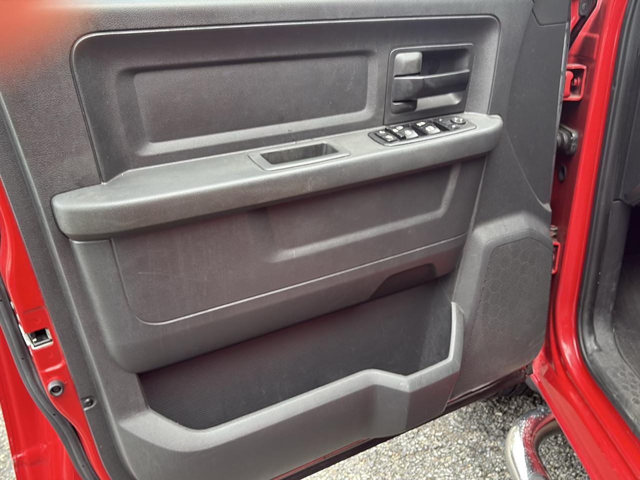 RAM 1500 2WD Quad Cab 140.5" Express 2012