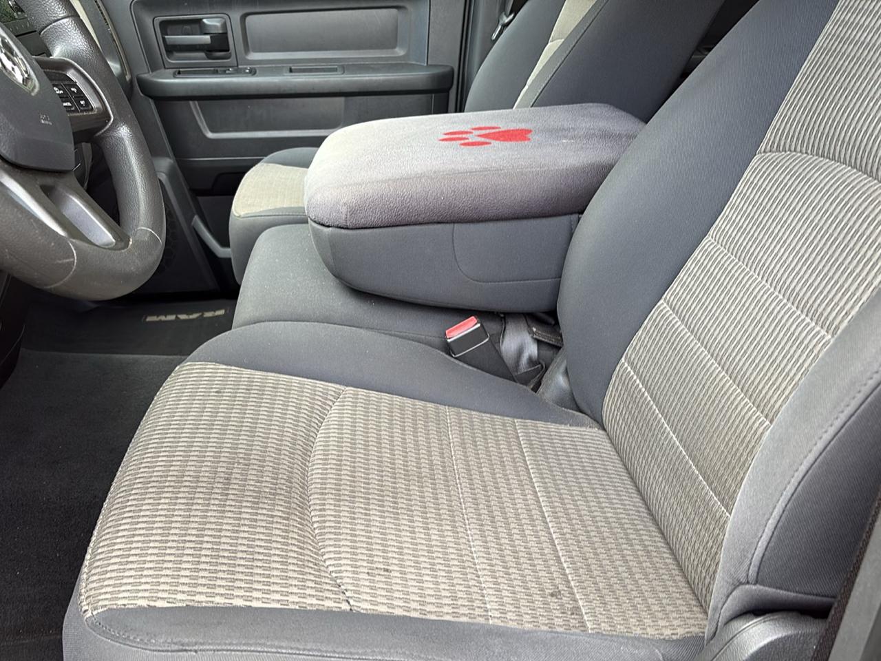 RAM 1500 2WD Quad Cab 140.5" Express 2012