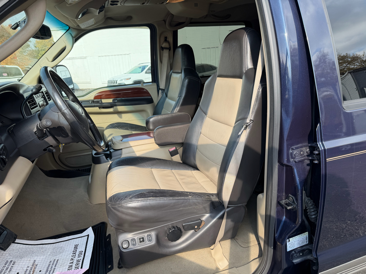 Ford Excursion 137" WB 6.0L Eddie Bauer 4WD 2005 Ford Excursion 137" WB 6.0L Eddie Bauer 4WD 2005