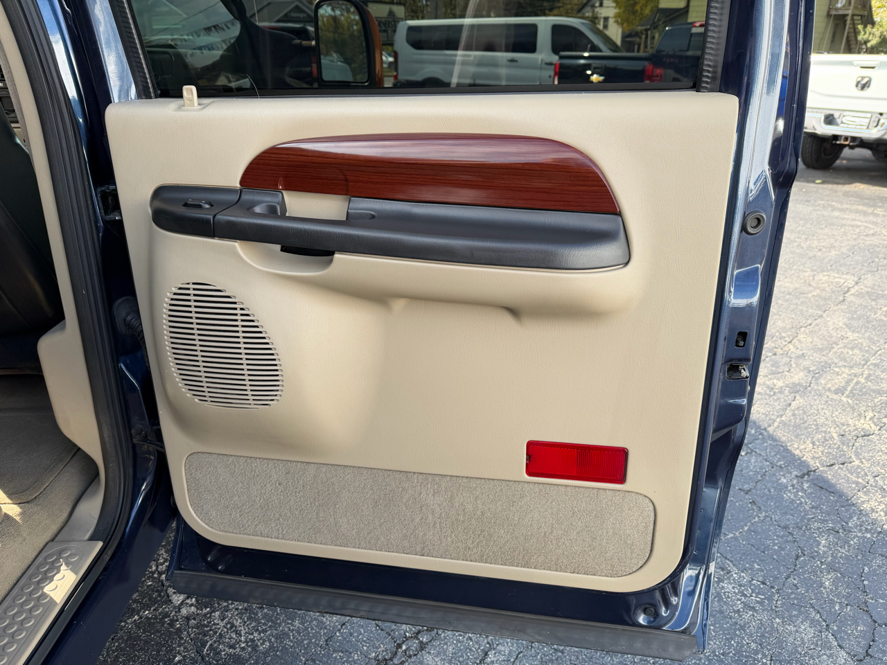 Ford Excursion 137" WB 6.0L Eddie Bauer 4WD 2005 Ford Excursion 137" WB 6.0L Eddie Bauer 4WD 2005