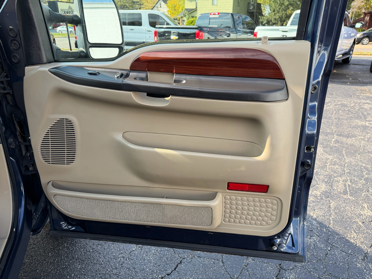 Ford Excursion 137" WB 6.0L Eddie Bauer 4WD 2005 Ford Excursion 137" WB 6.0L Eddie Bauer 4WD 2005