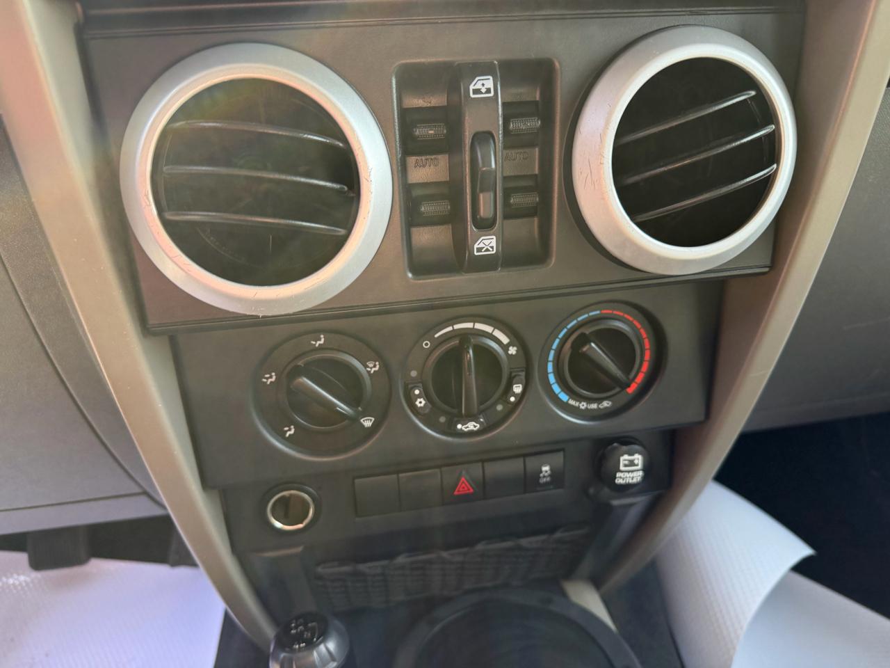 Jeep Wrangler Unlimited 4WD 4dr Sahara 2010