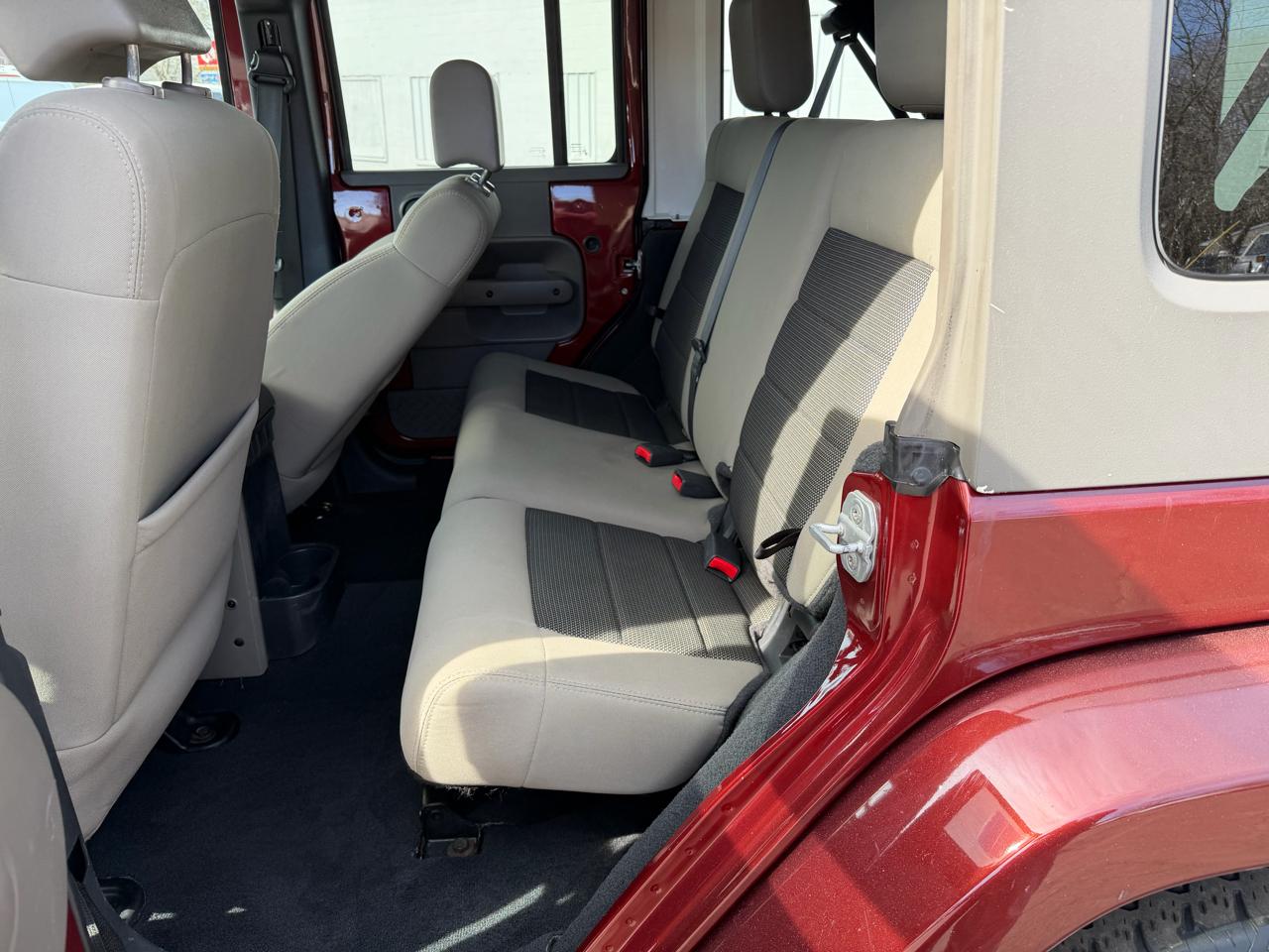 Jeep Wrangler Unlimited 4WD 4dr Sahara 2010