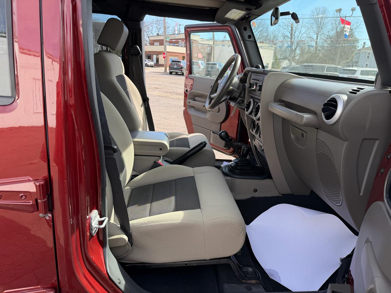 Jeep Wrangler Unlimited 4WD 4dr Sahara 2010