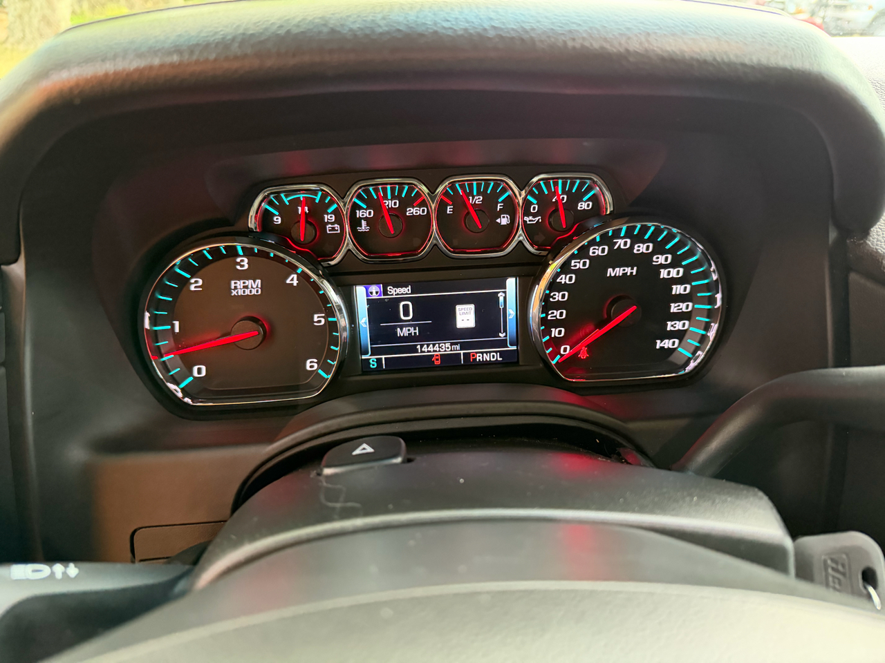 2018 Chevrolet Suburban 1500 photo 3