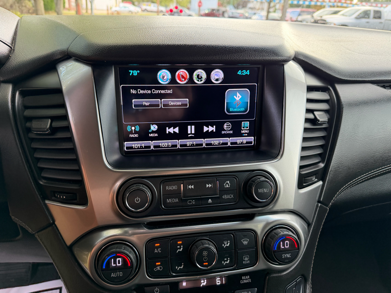 2018 Chevrolet Suburban 1500 photo 4