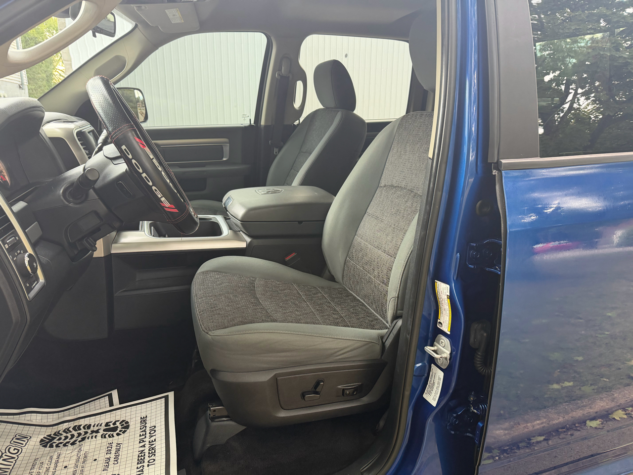 2016 Ram 3500 SLT photo 6