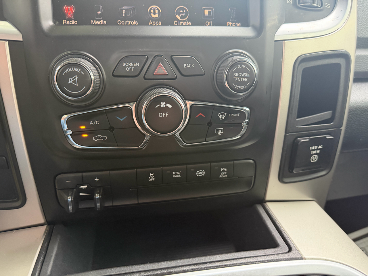 2016 Ram 3500 SLT photo 10