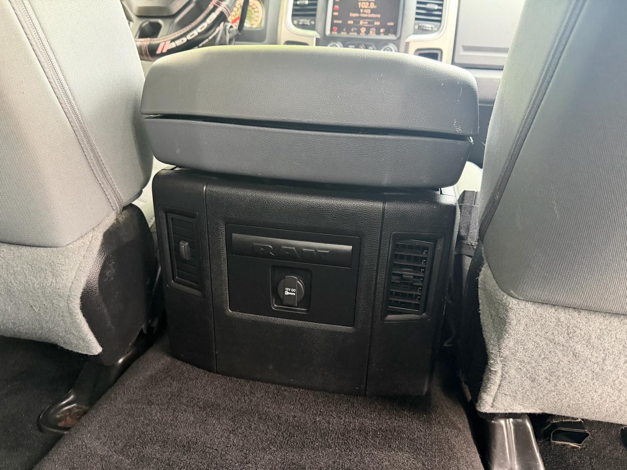 2016 Ram 3500 SLT photo 19