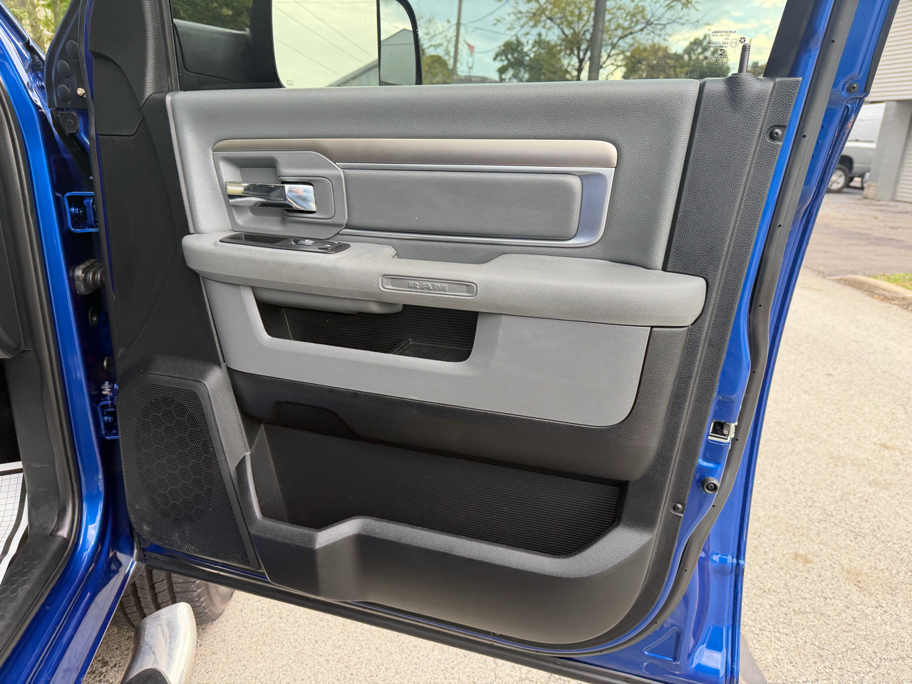 2016 Ram 3500 SLT photo 21