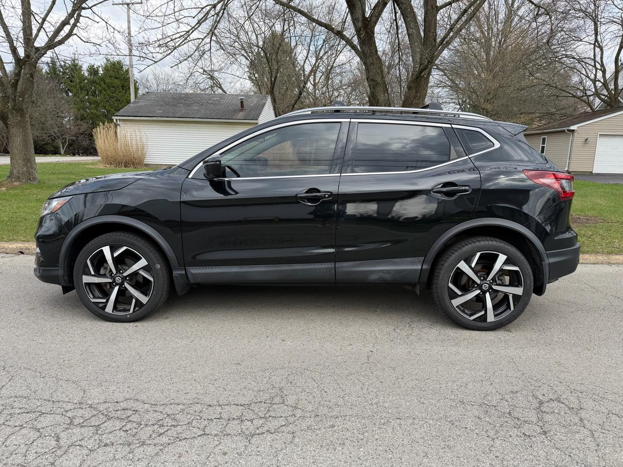 View vehicle photo 2