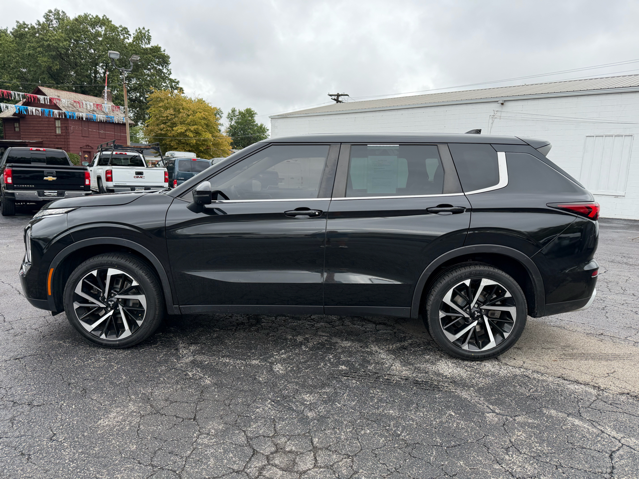 2022 Mitsubishi Outlander Black Edition LE SEL GT photo 2