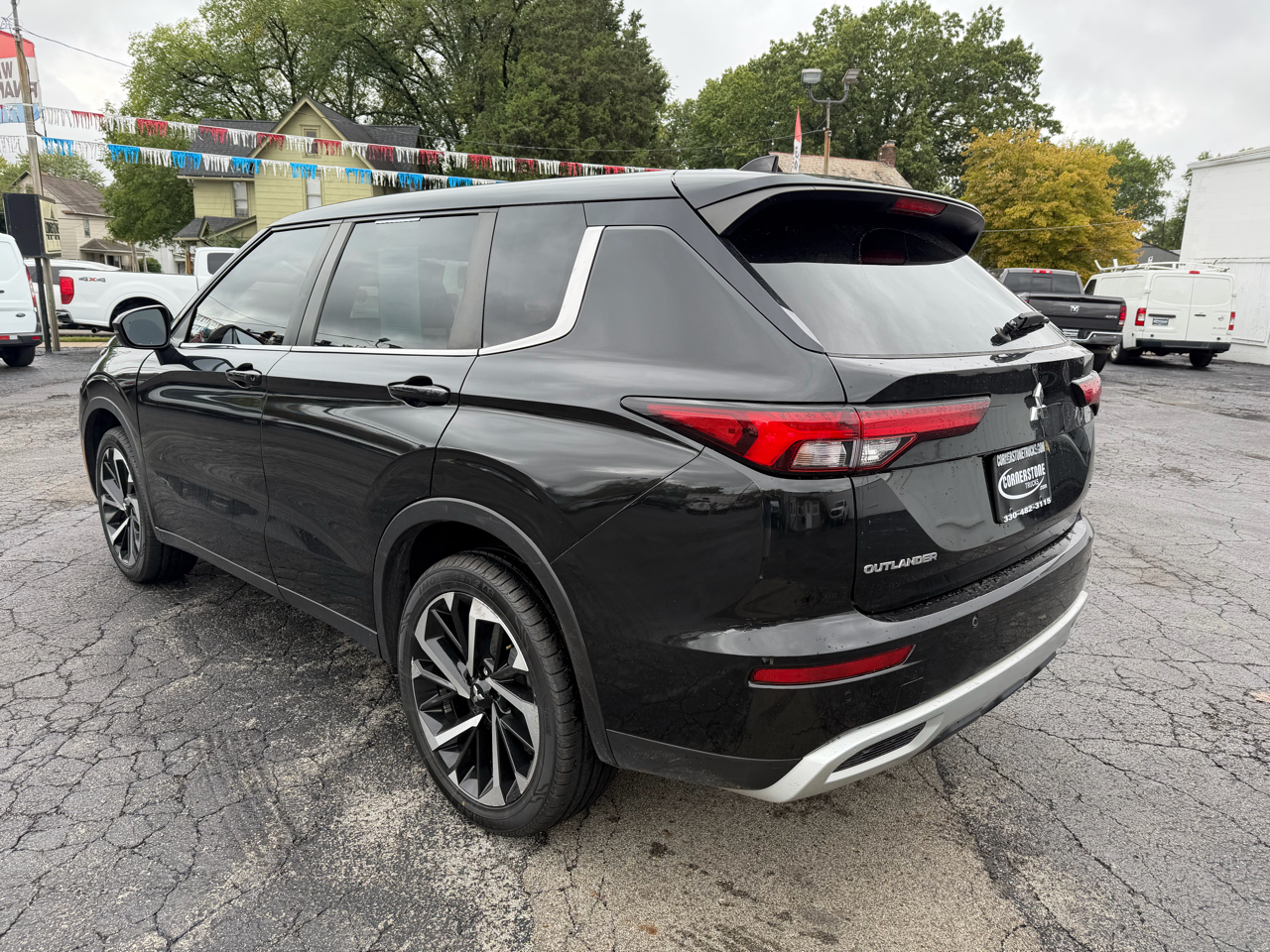 2022 Mitsubishi Outlander Black Edition LE SEL GT photo 3