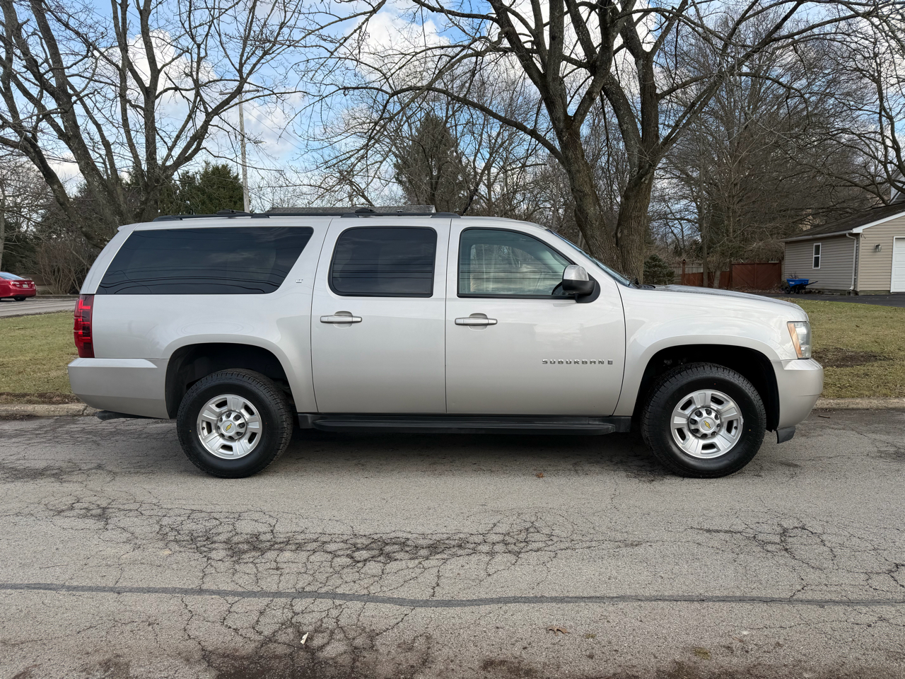 Chevrolet Suburban 2500 LT 4D SUV 4WD 2009