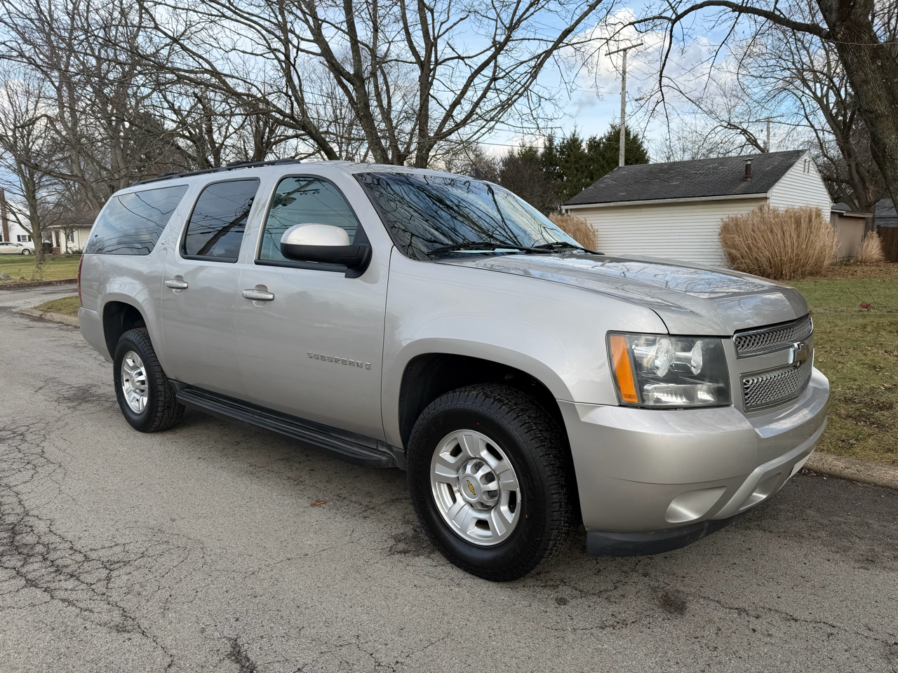 Chevrolet Suburban 2500 LT 4D SUV 4WD 2009
