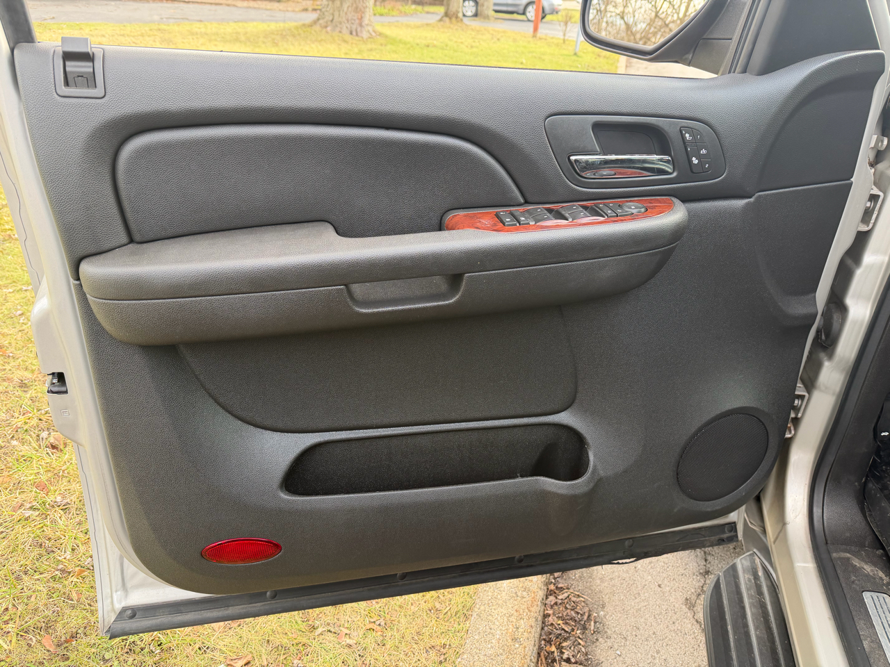 Chevrolet Suburban 2500 LT 4D SUV 4WD 2009