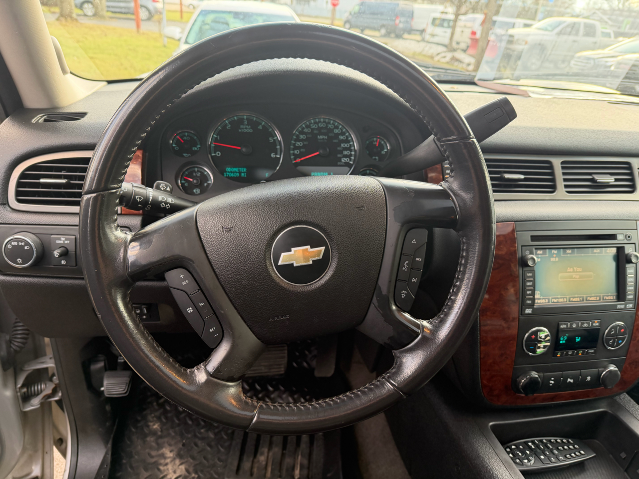 Chevrolet Suburban 2500 LT 4D SUV 4WD 2009