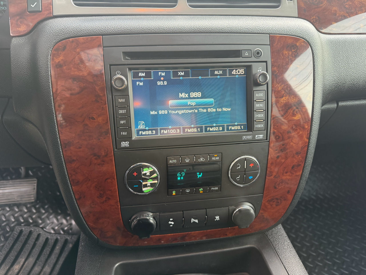 Chevrolet Suburban 2500 LT 4D SUV 4WD 2009