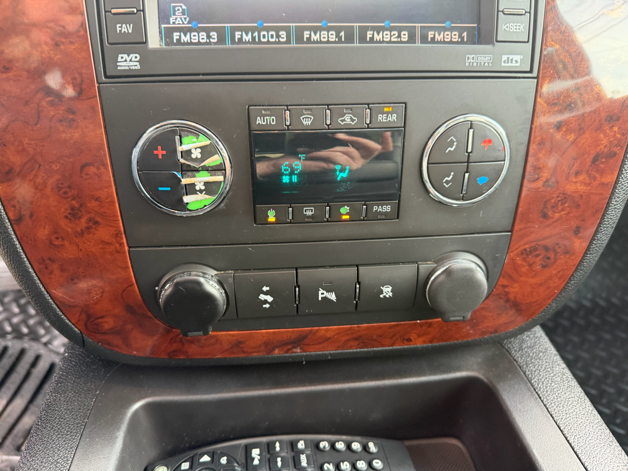 Chevrolet Suburban 2500 LT 4D SUV 4WD 2009