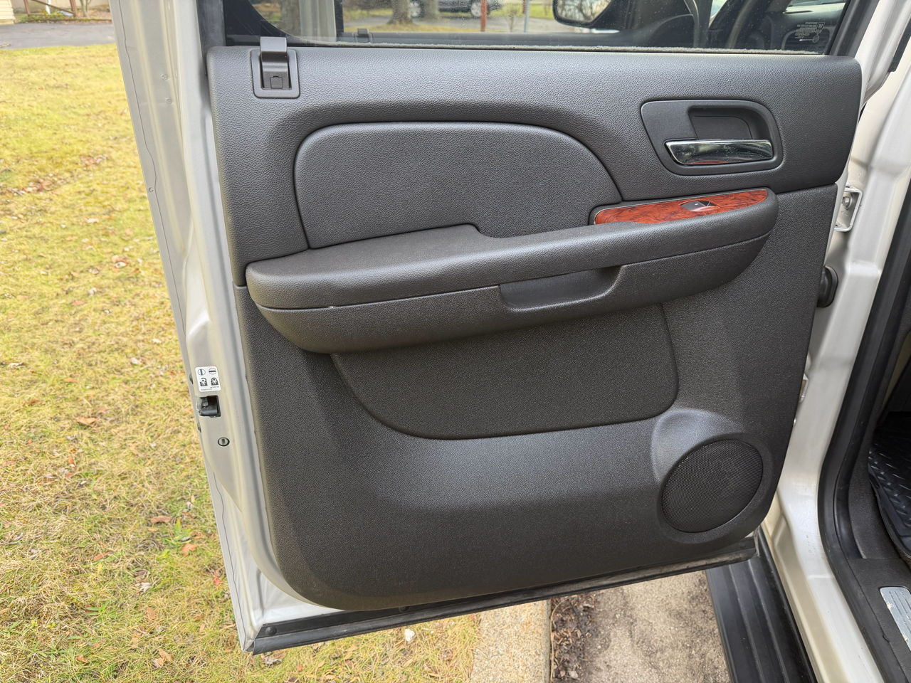 Chevrolet Suburban 2500 LT 4D SUV 4WD 2009