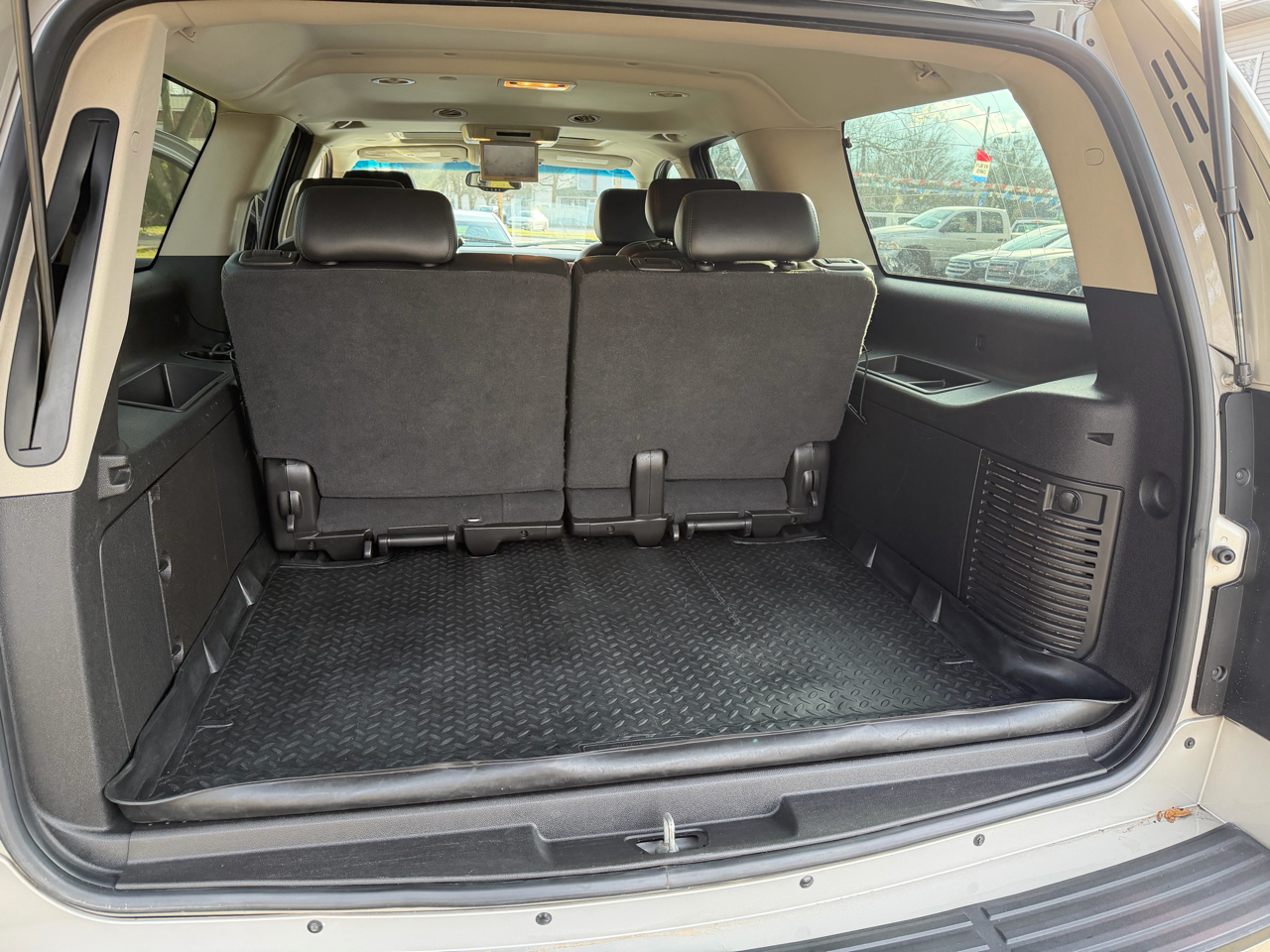 Chevrolet Suburban 2500 LT 4D SUV 4WD 2009