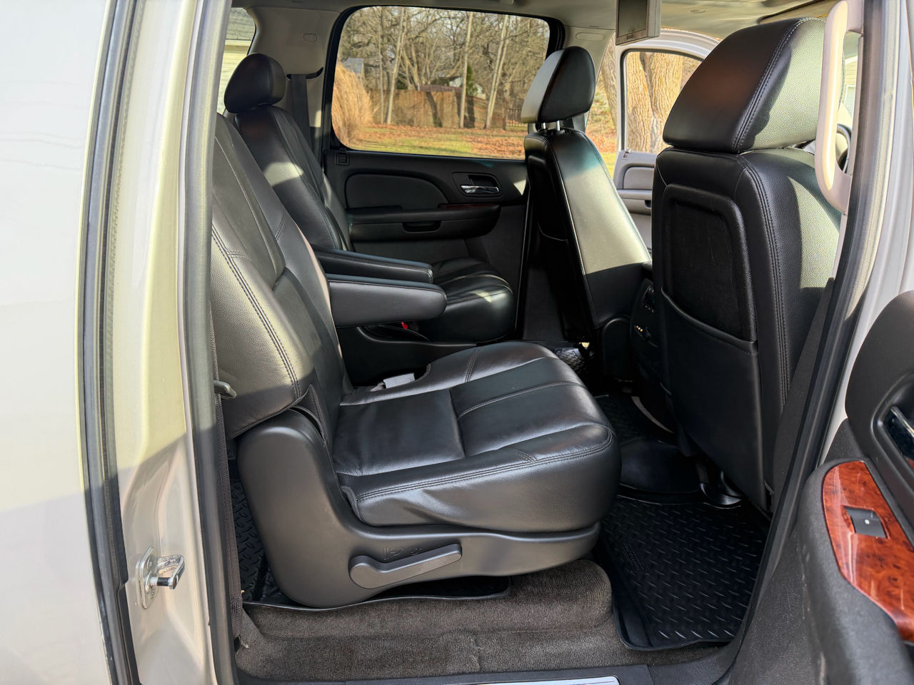 Chevrolet Suburban 2500 LT 4D SUV 4WD 2009