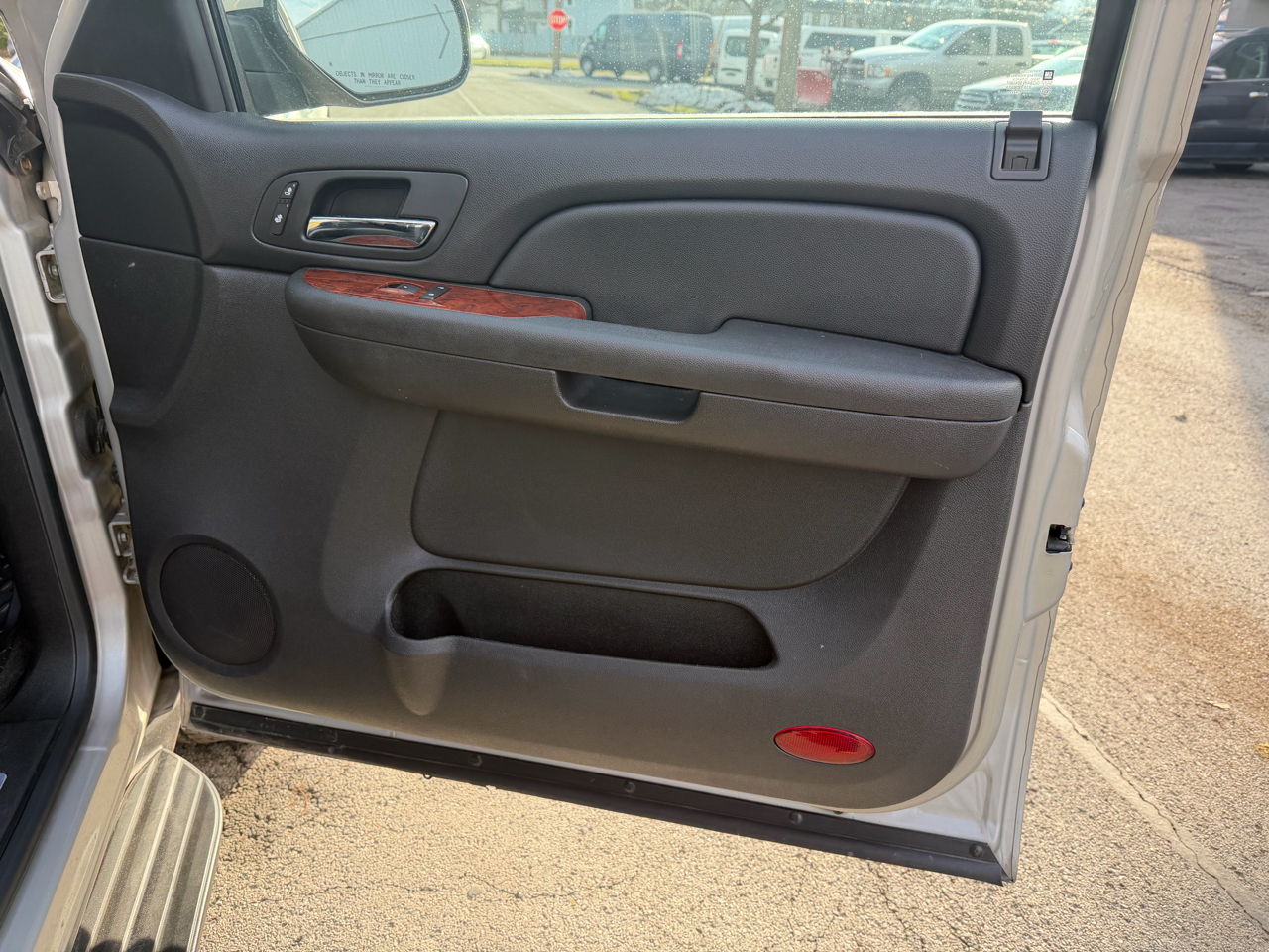 Chevrolet Suburban 2500 LT 4D SUV 4WD 2009