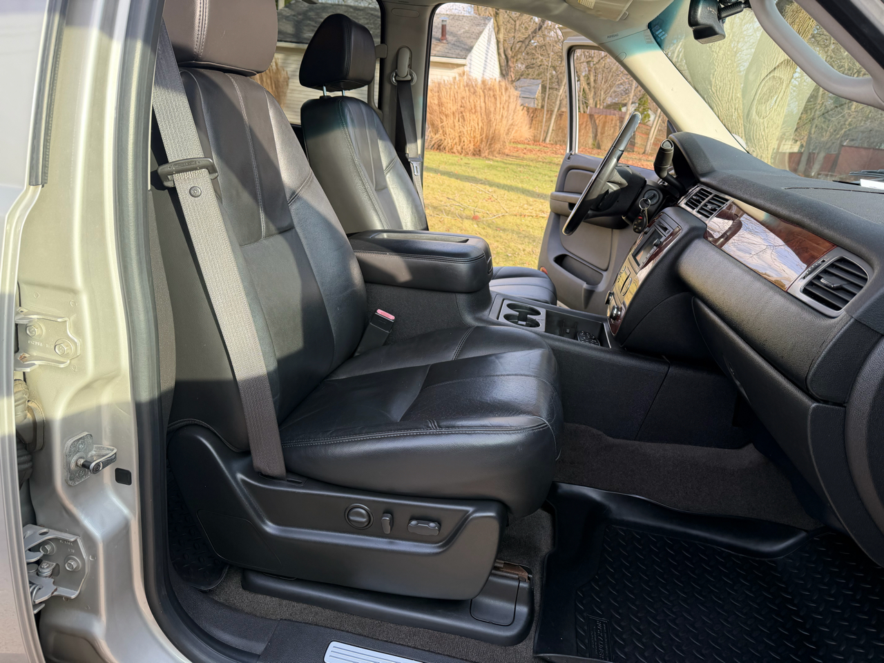 Chevrolet Suburban 2500 LT 4D SUV 4WD 2009