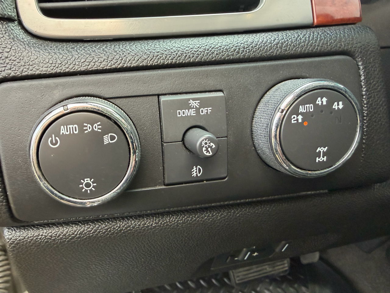 Chevrolet Suburban 2500 LT 4D SUV 4WD 2009