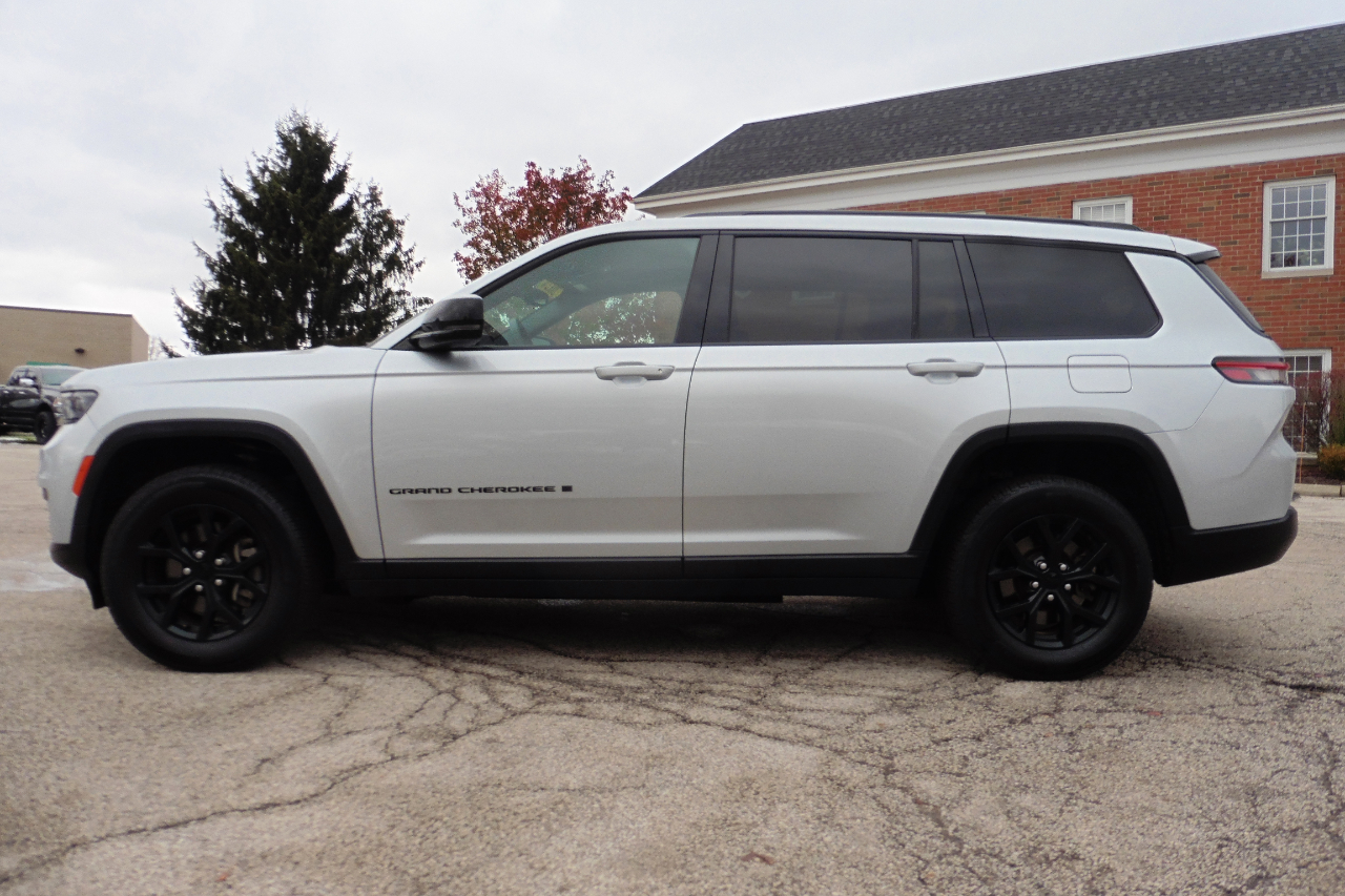 Jeep Grand Cherokee L Laredo 4D SUV 4WD 2024