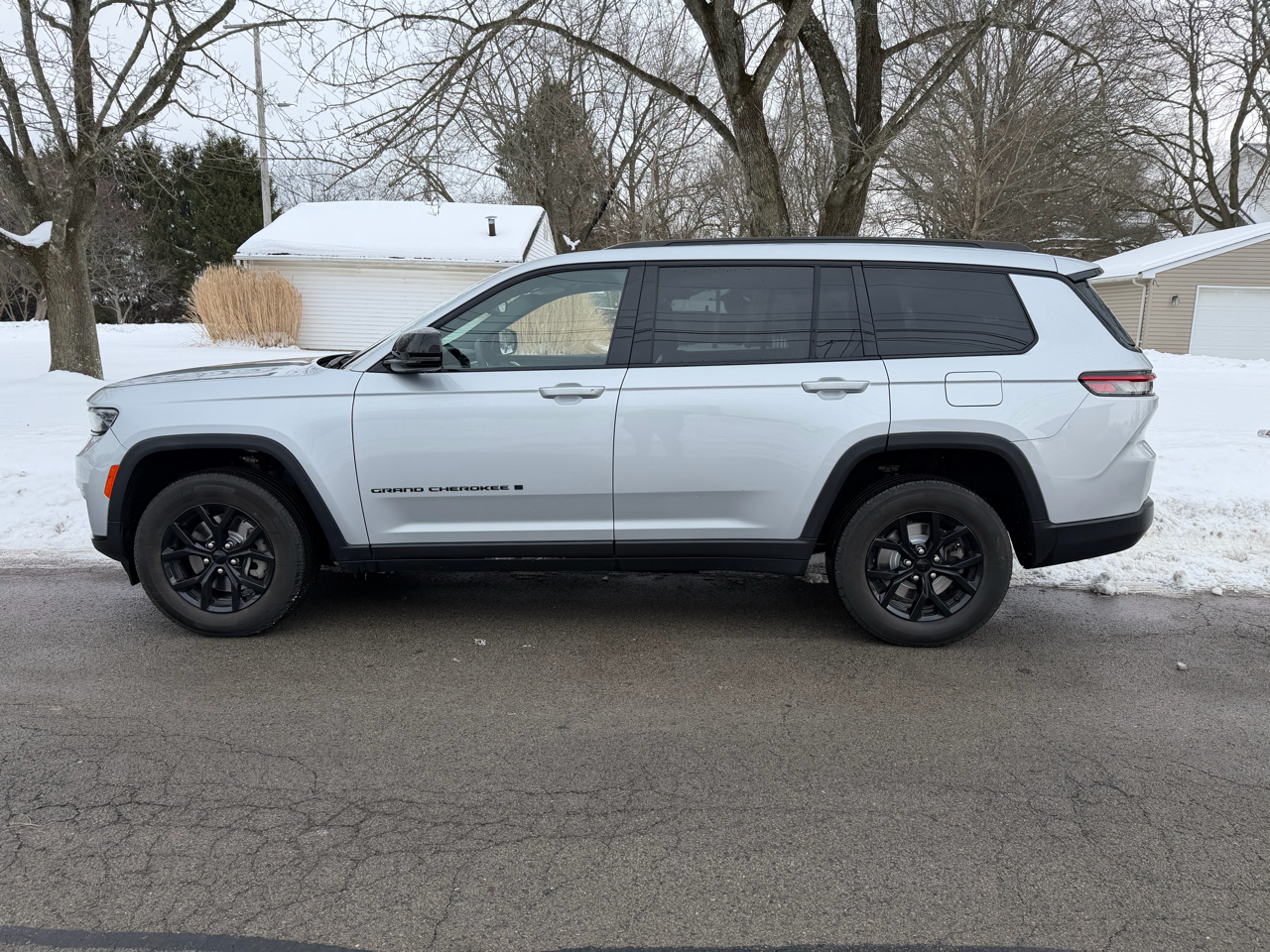 Jeep Grand Cherokee L Laredo 4D SUV 4WD 2024