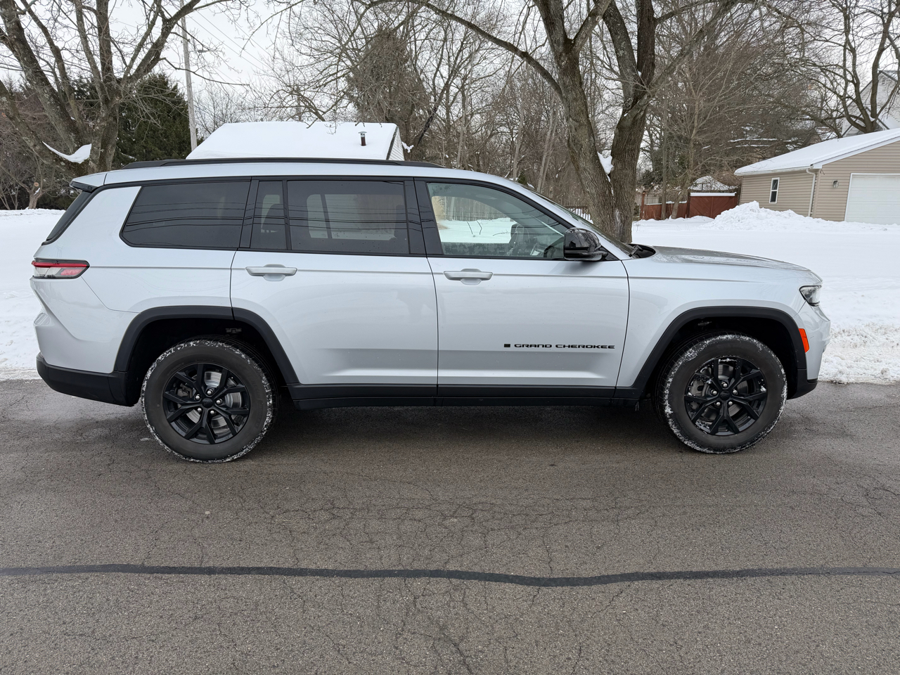 Jeep Grand Cherokee L Laredo 4D SUV 4WD 2024