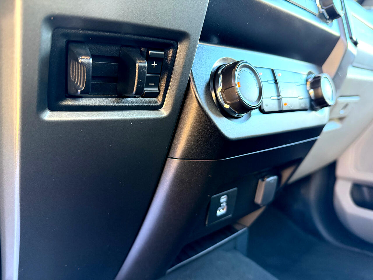 Ford Super Duty F-350 SRW 4WD Crew Cab 172" XLT 2022