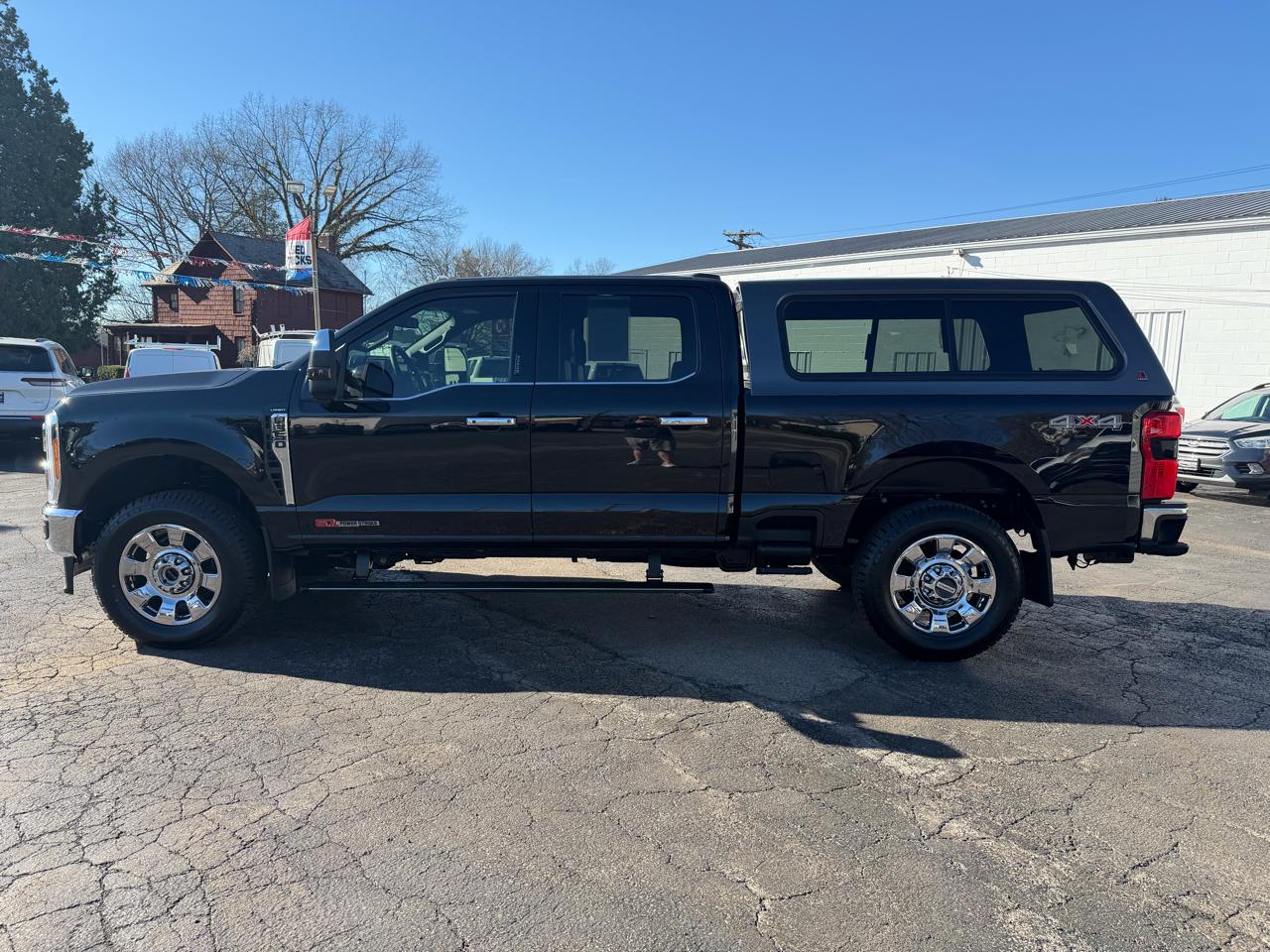 Ford F-350 SD Lariat Crew Cab Short Bed 4WD 2023