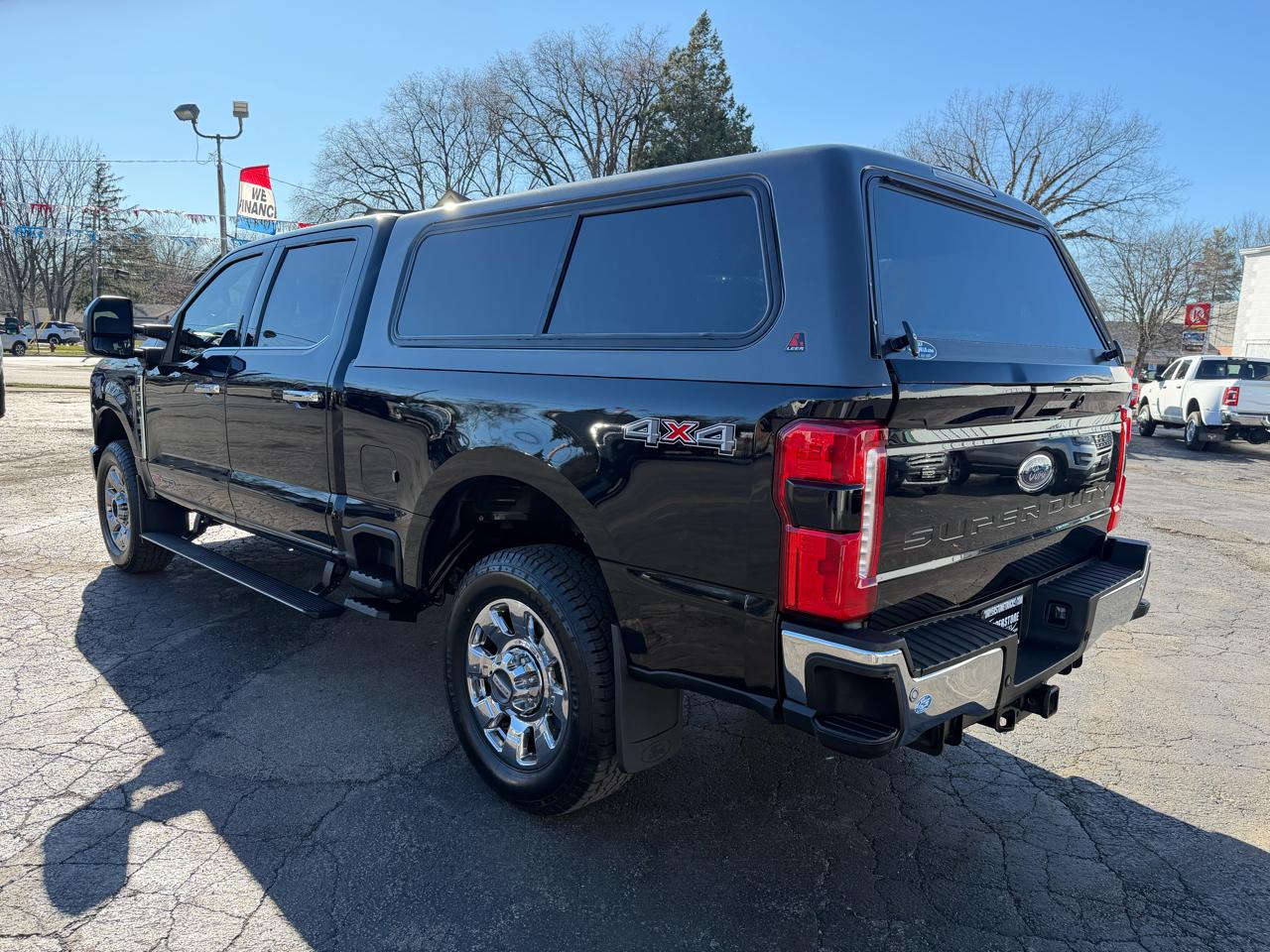 Ford F-350 SD Lariat Crew Cab Short Bed 4WD 2023