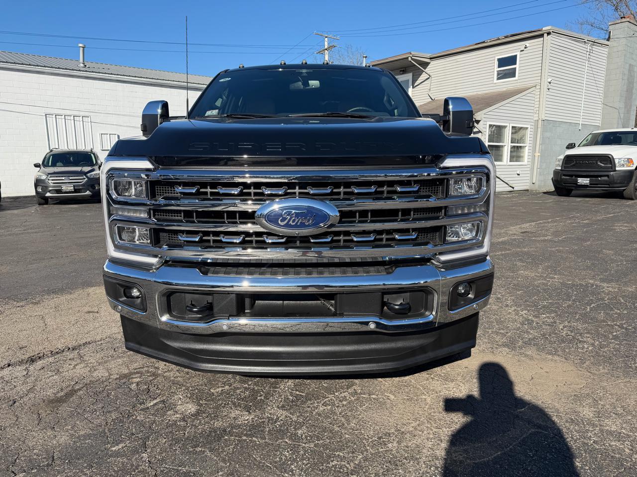 Ford F-350 SD Lariat Crew Cab Short Bed 4WD 2023