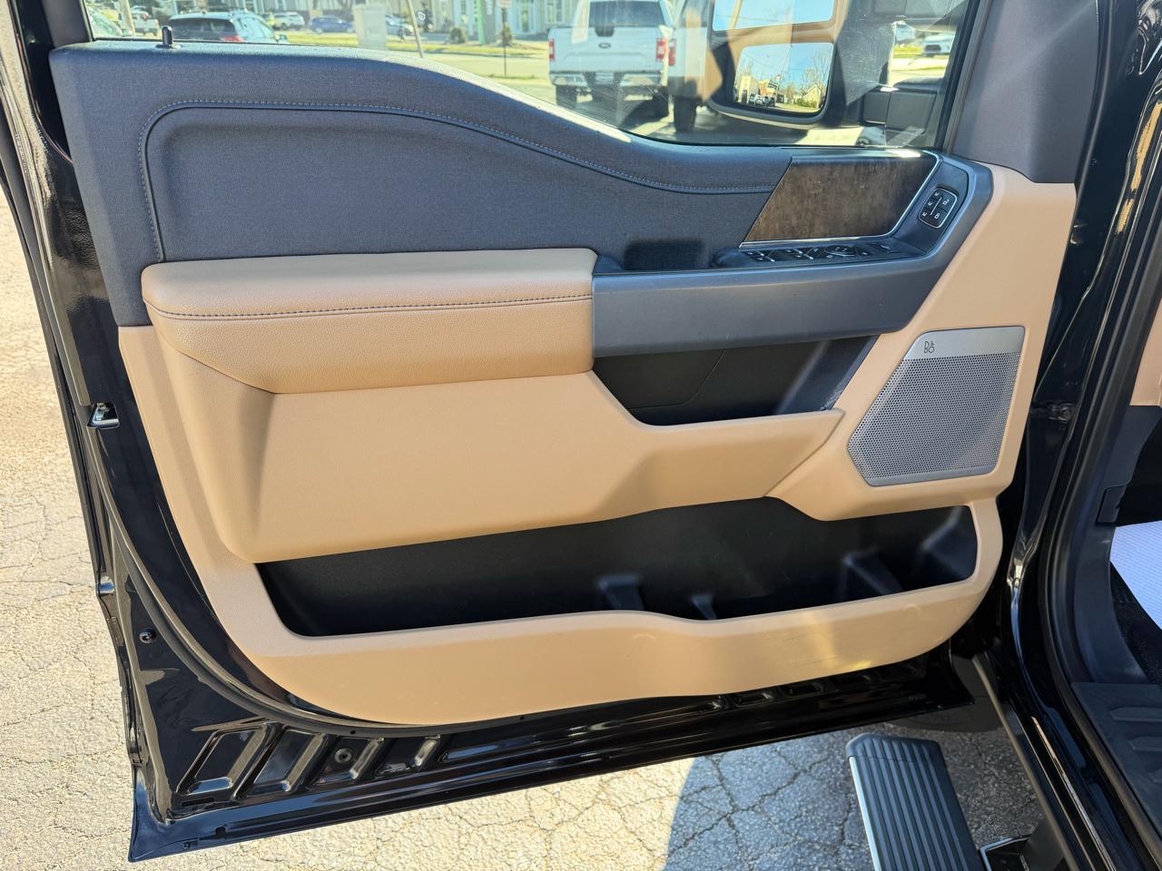 Ford F-350 SD Lariat Crew Cab Short Bed 4WD 2023