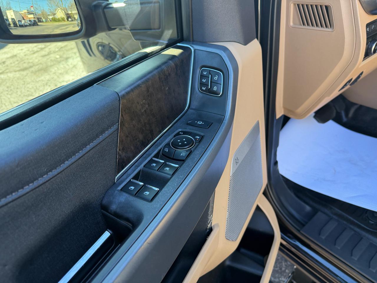 Ford F-350 SD Lariat Crew Cab Short Bed 4WD 2023