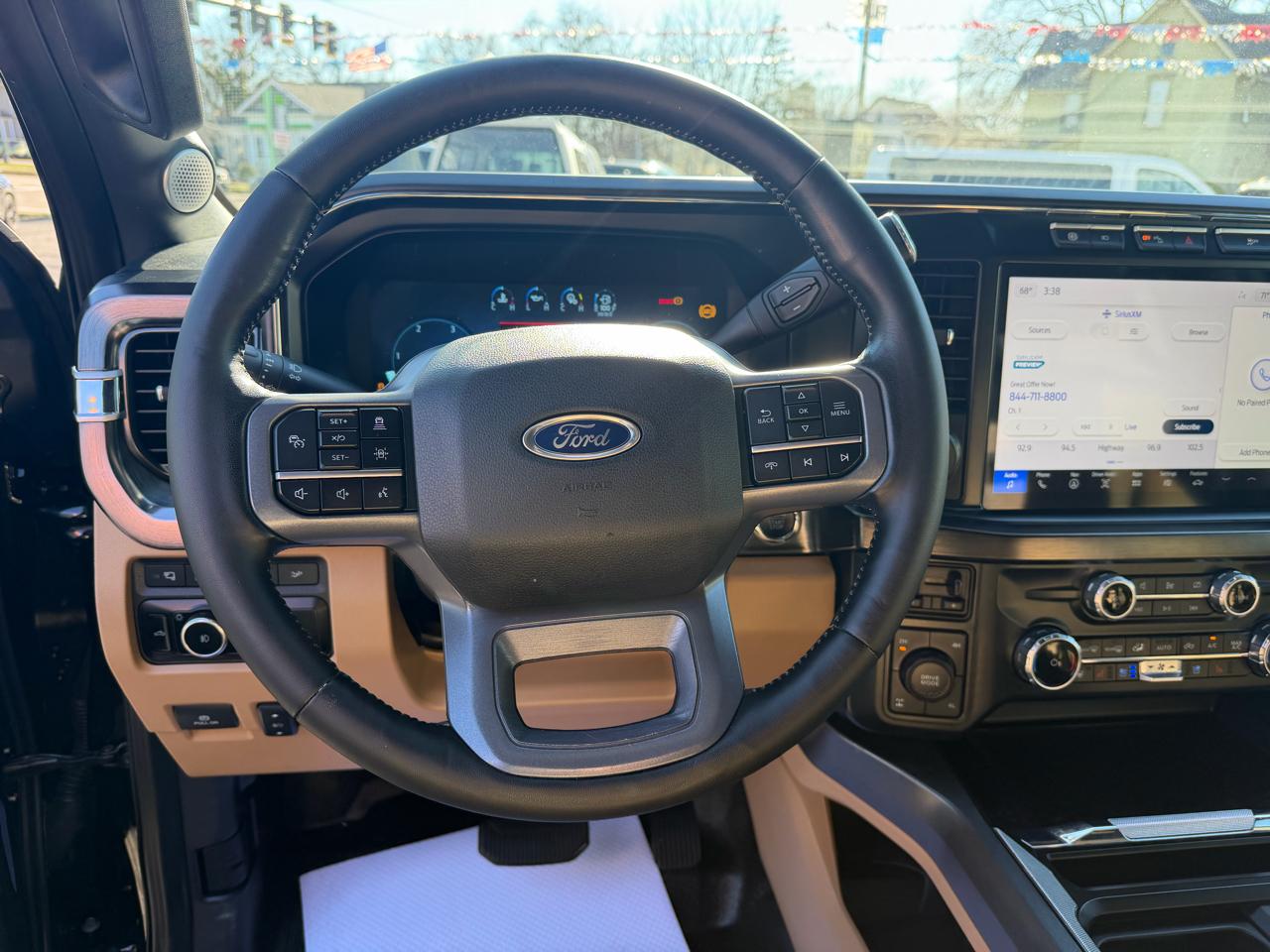 Ford F-350 SD Lariat Crew Cab Short Bed 4WD 2023