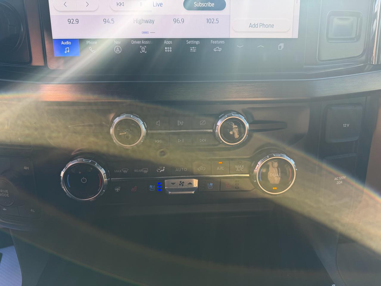 Ford F-350 SD Lariat Crew Cab Short Bed 4WD 2023