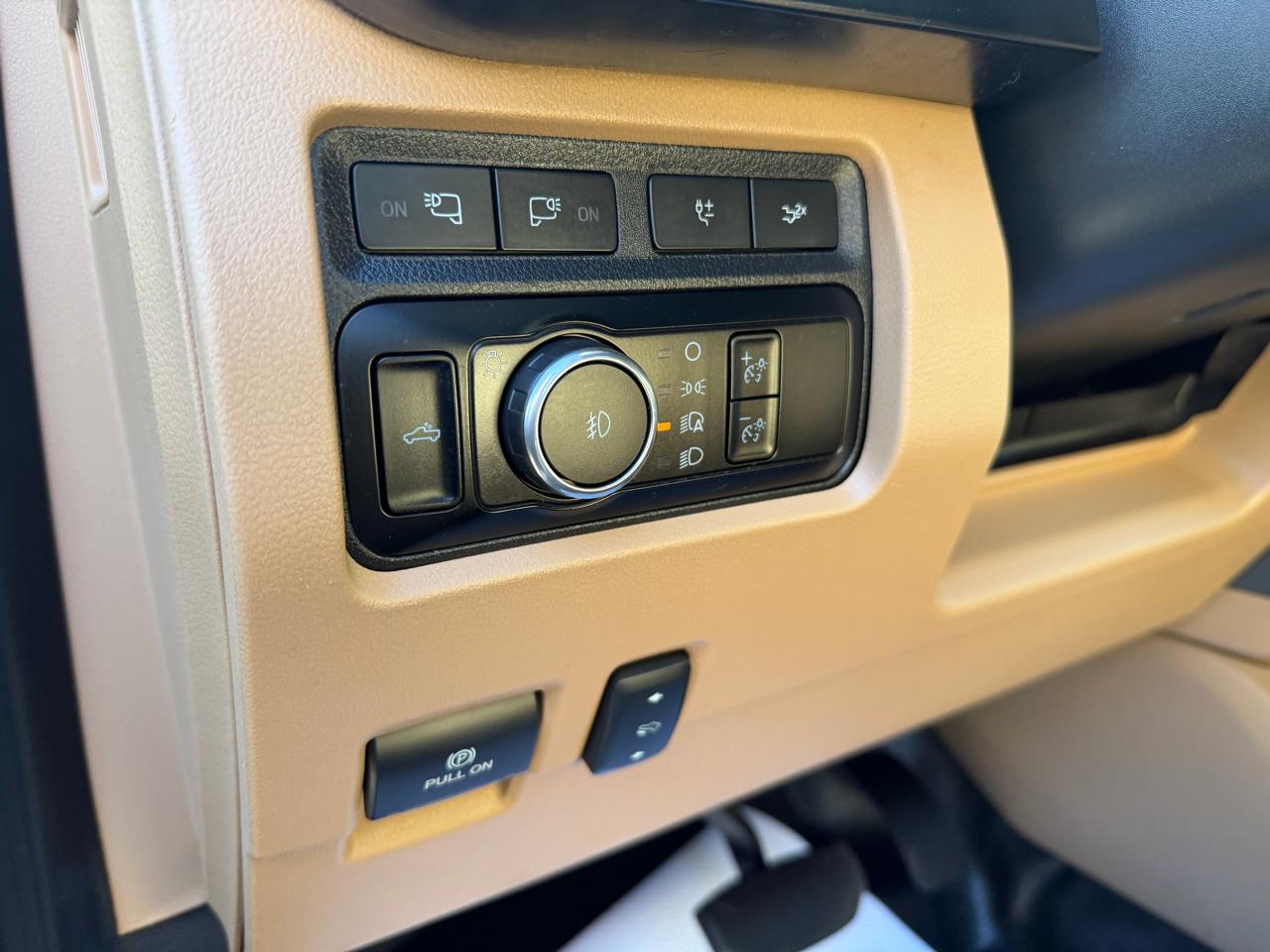 Ford F-350 SD Lariat Crew Cab Short Bed 4WD 2023