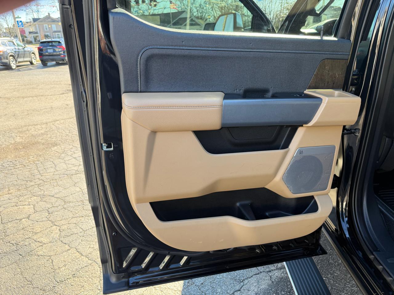 Ford F-350 SD Lariat Crew Cab Short Bed 4WD 2023