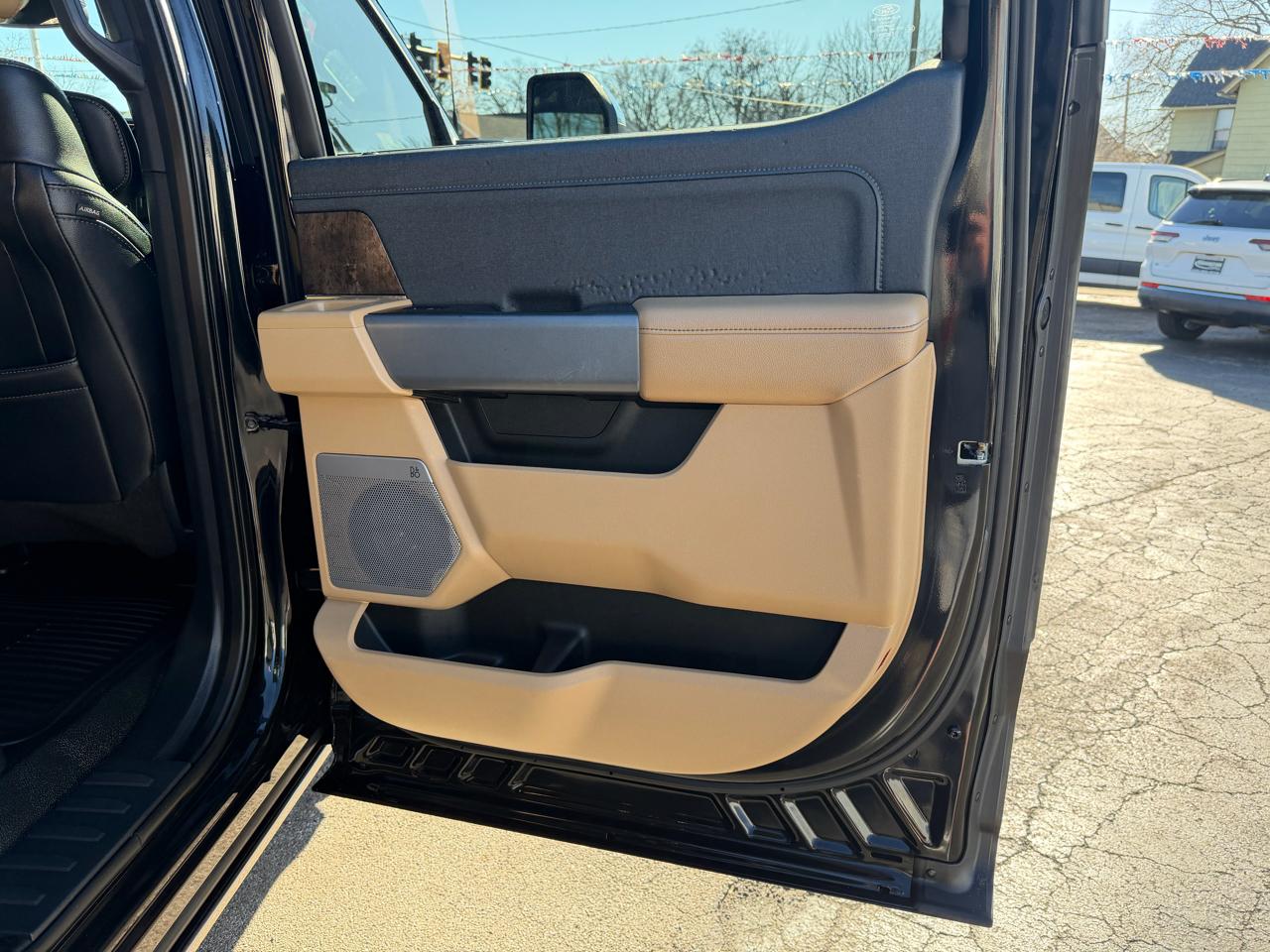 Ford F-350 SD Lariat Crew Cab Short Bed 4WD 2023