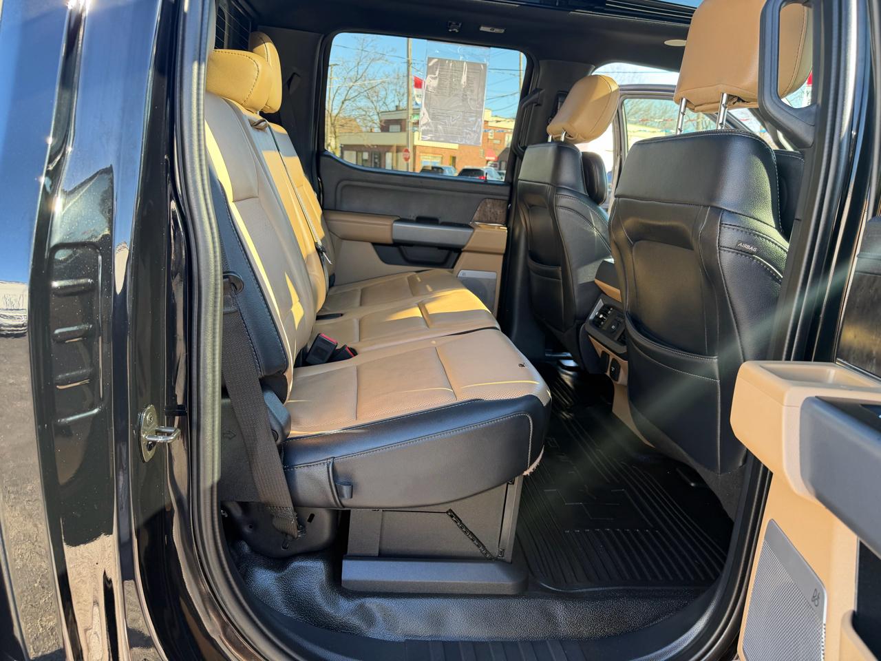 Ford F-350 SD Lariat Crew Cab Short Bed 4WD 2023