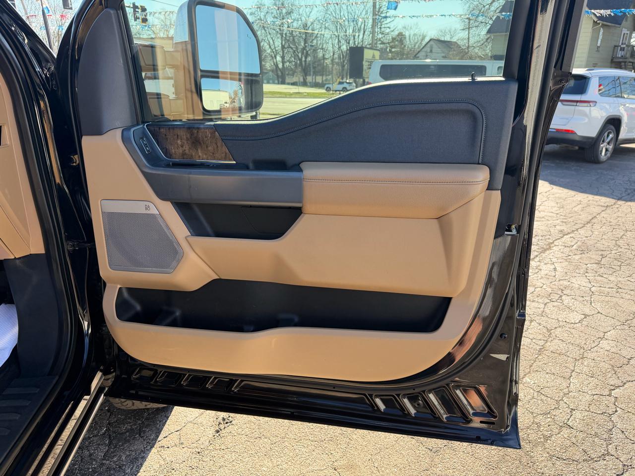 Ford F-350 SD Lariat Crew Cab Short Bed 4WD 2023