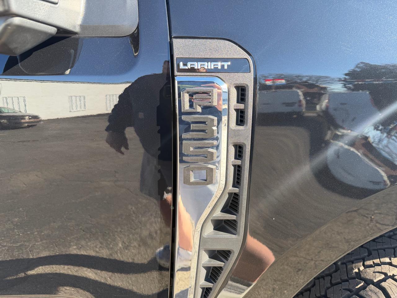 Ford F-350 SD Lariat Crew Cab Short Bed 4WD 2023