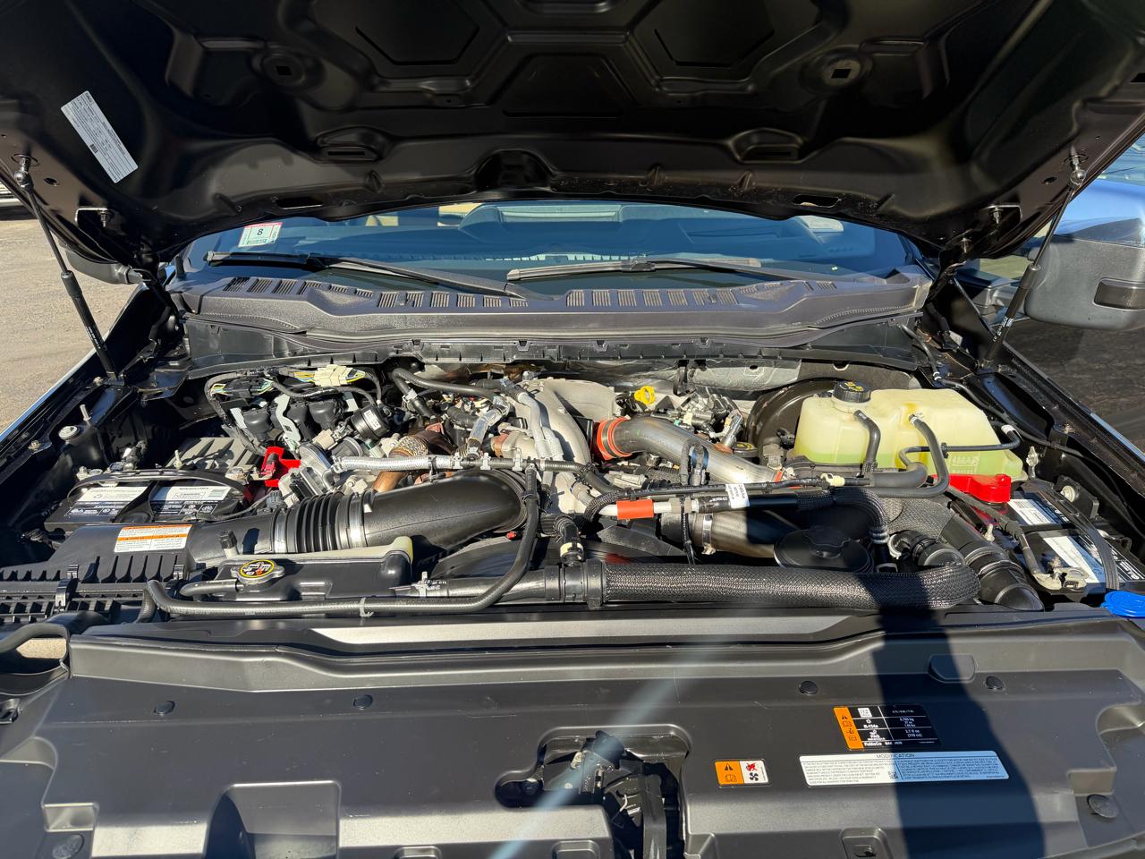 Ford F-350 SD Lariat Crew Cab Short Bed 4WD 2023